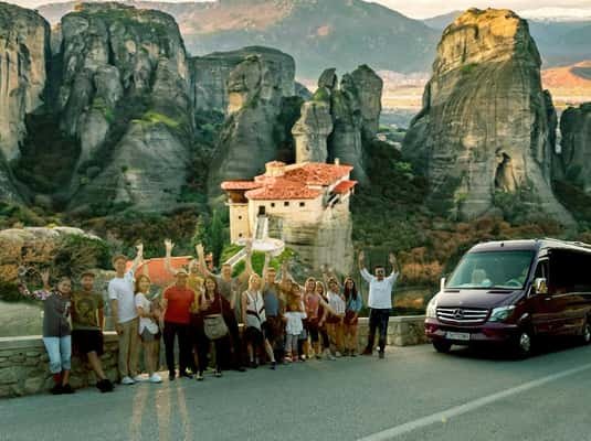 Athens: Meteora Monasteries Day Trip with Caves and Lunch