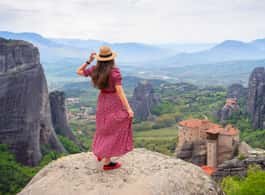 Athens: Meteora Monasteries Day Trip with Caves and Lunch side 1