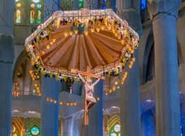 Barcelona: Sagrada Familia Skip-the-Line Guided Tour side 1