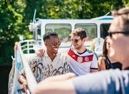 Berlin: 1-Hour City Tour by Boat with Guaranteed Seating side 2