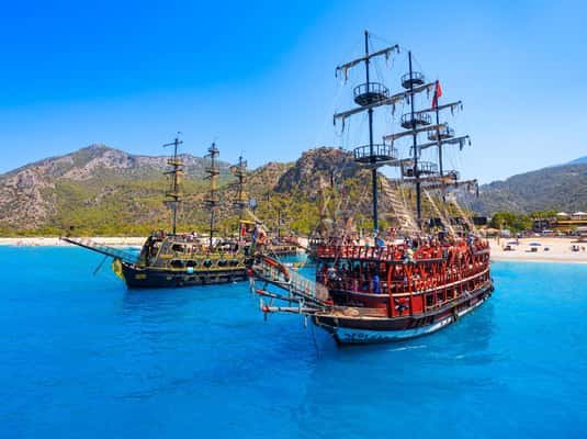 Bodrum: Family-Friendly Pirate Boat Day with Lunch & Drinks