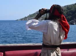 Bodrum: Family-Friendly Pirate Boat Day with Lunch & Drinks side 1