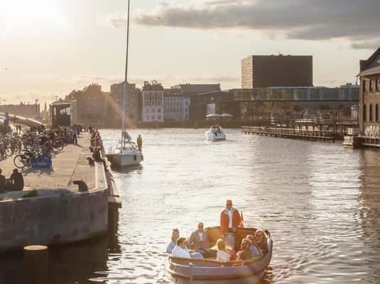 Copenhagen: Guided Canal Tour by Electric Boat