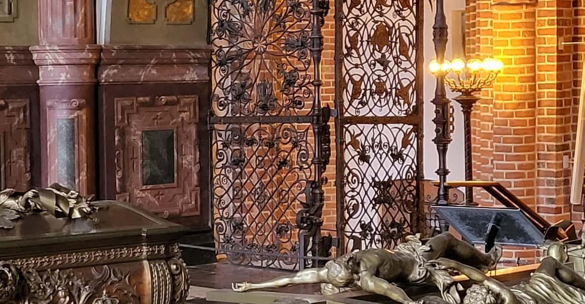 Copenhagen: Kronborg, Frederiksborg Castle and Roskilde Tour side 1