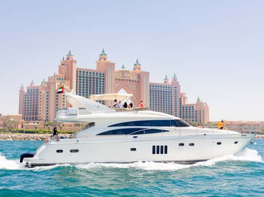 Dubai: The Luxury Yacht Tour with Live BBQ Option and Drinks