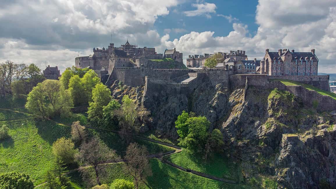 Edinburgh Castle: Guided Walking Tour with Entry Ticket side 2