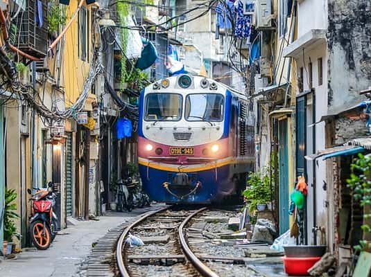 Hanoi: Guided Food Tour with Train Street Visit