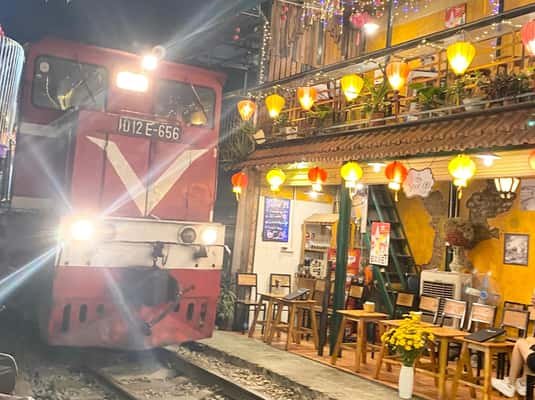 Hanoi: Guided Street Food Tour with Train Street Experience