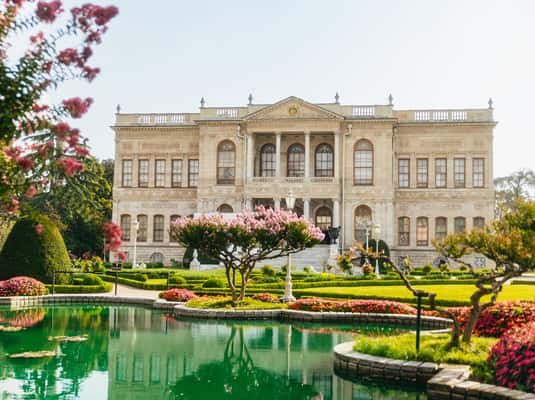 Istanbul: Dolmabahce Palace and Harem Fast-Track & Audio